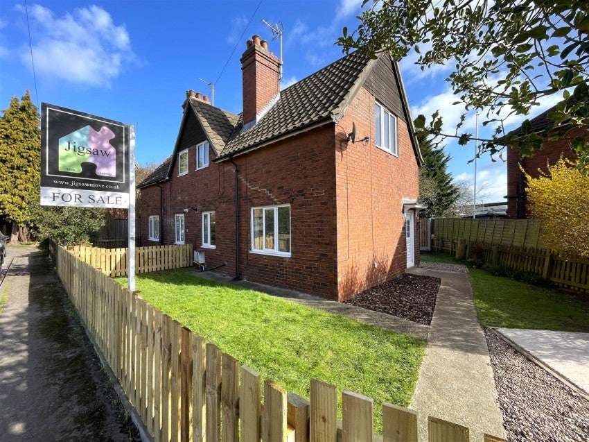 House Magazine Road in Barlby