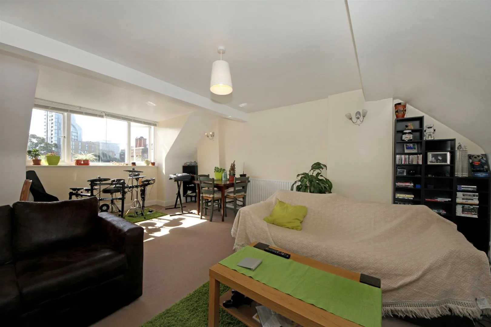 Flat Gordon Road in Greater London