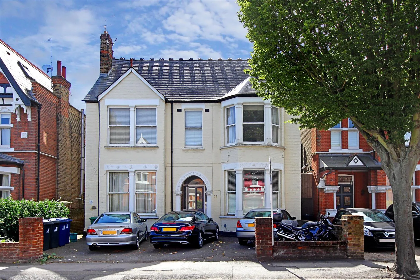 Flat Gordon Road in Greater London