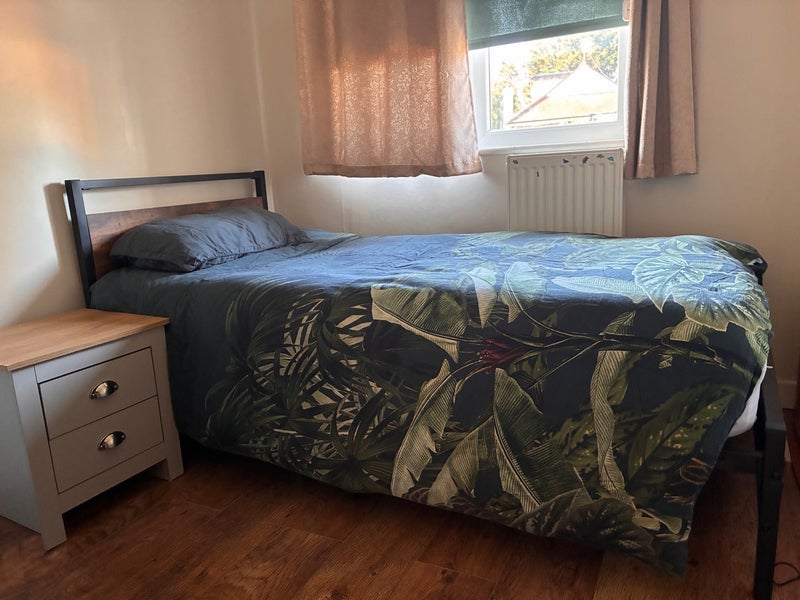 Room Upton Road South in Greater London