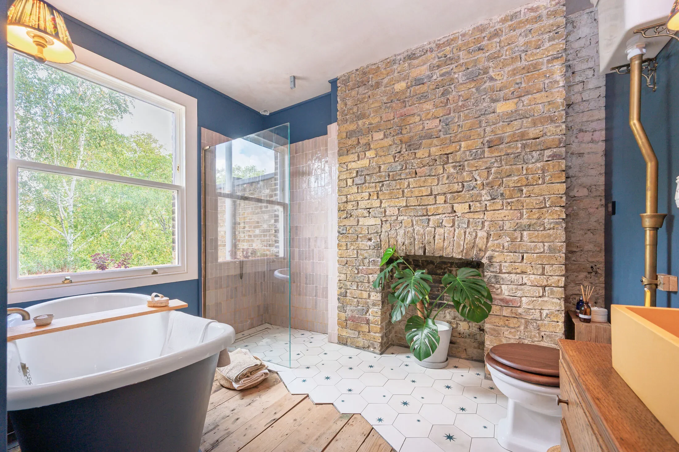 Flat Rona Road in Greater London