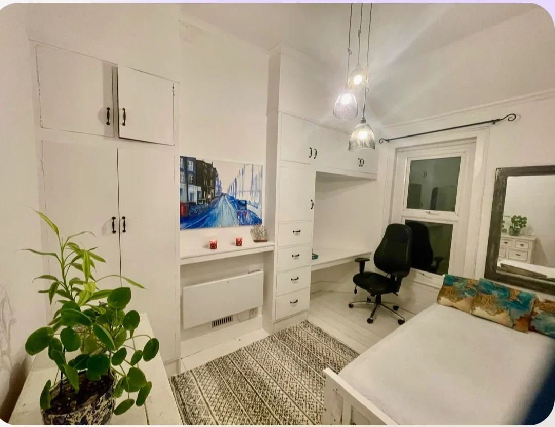 Room Crown Lane in Greater London