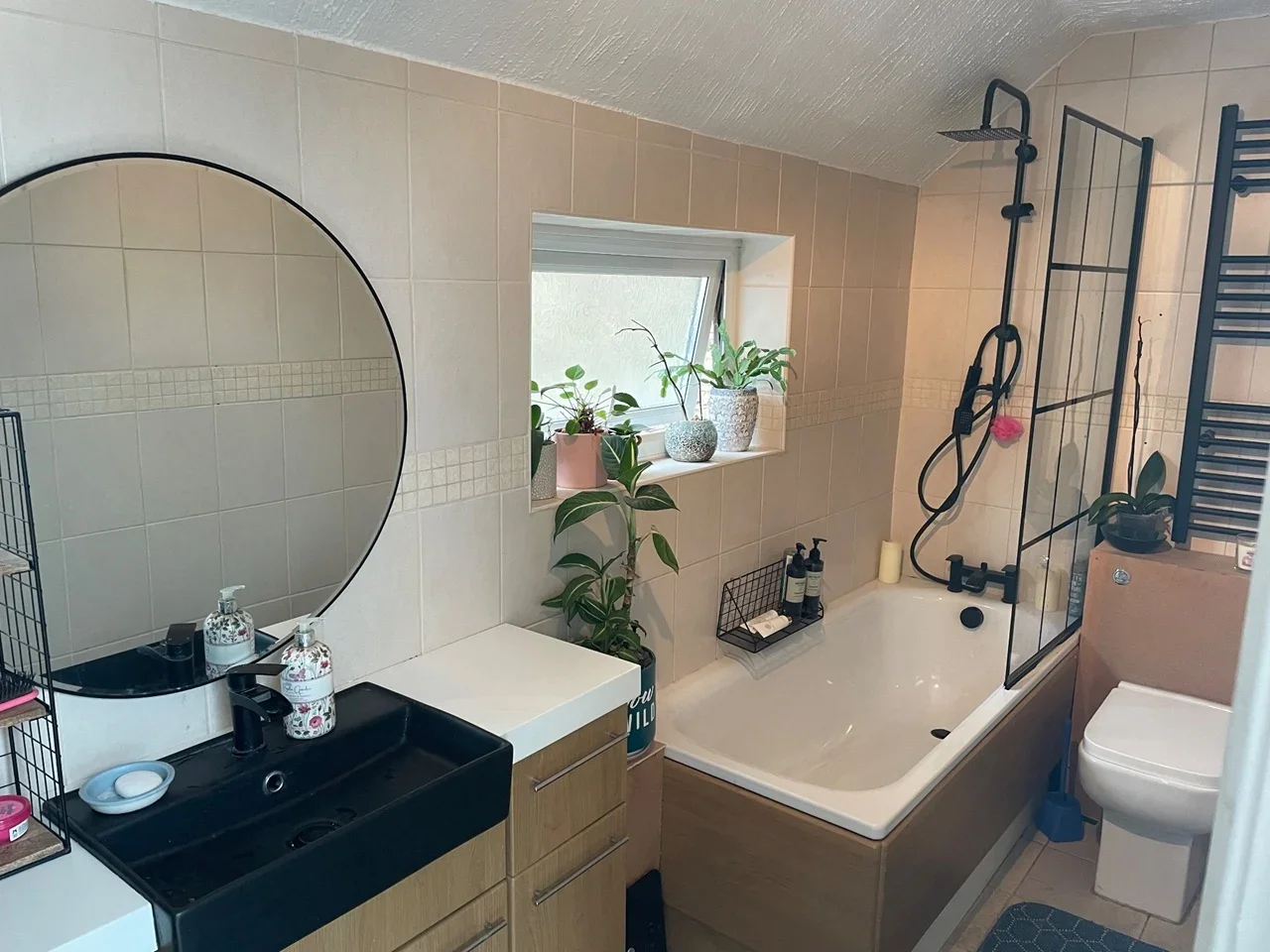 Room Crown Lane in Greater London