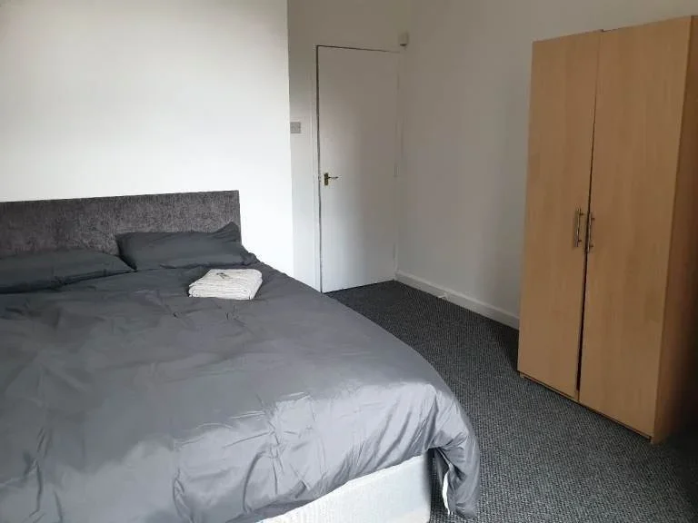 Room Ashdown Walk in Greater London