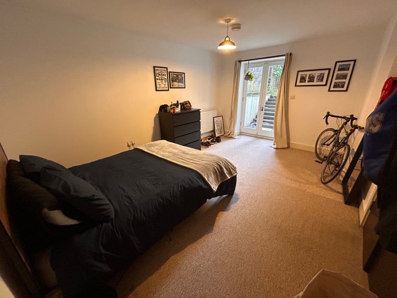 Room Alkham Road in Greater London