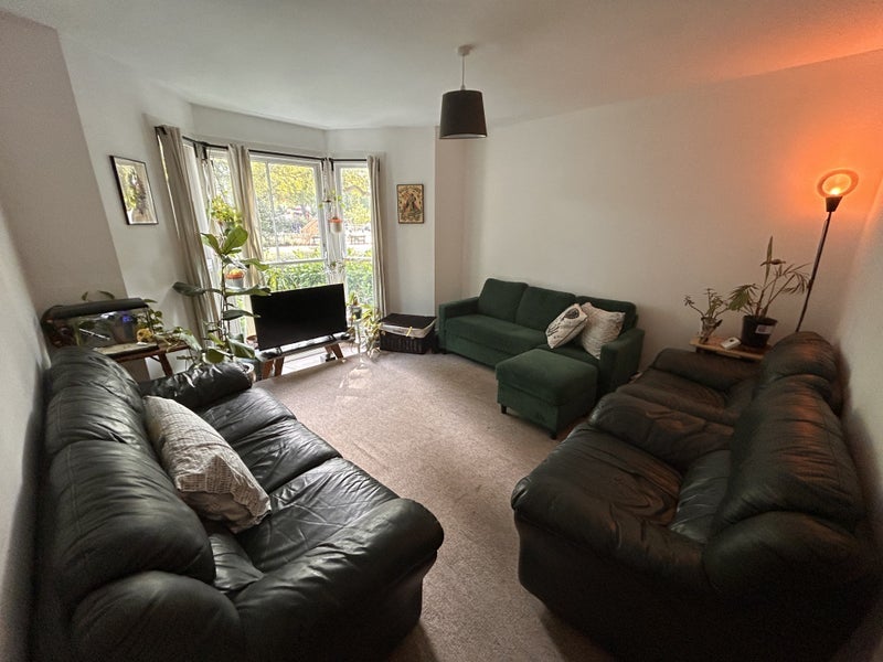 Room Alkham Road in Greater London