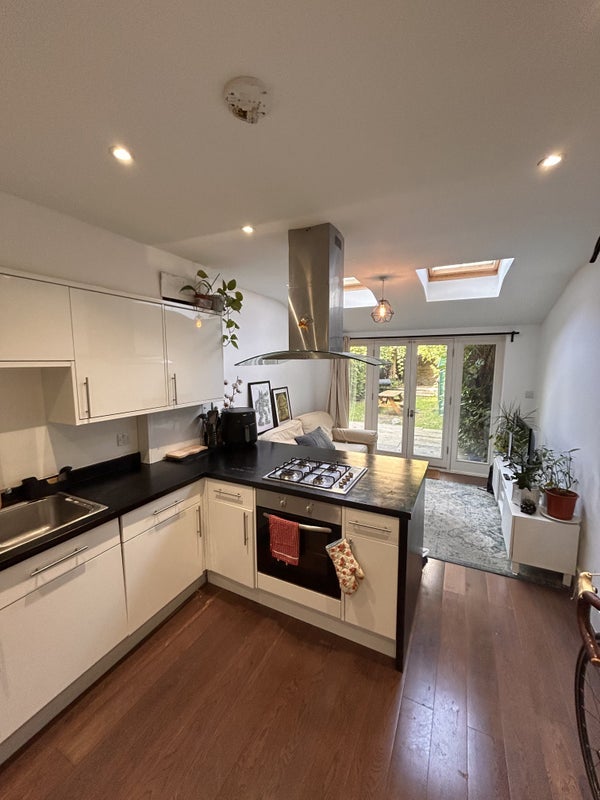 Room Alkham Road in Greater London