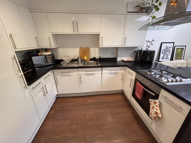 Room Alkham Road in Greater London