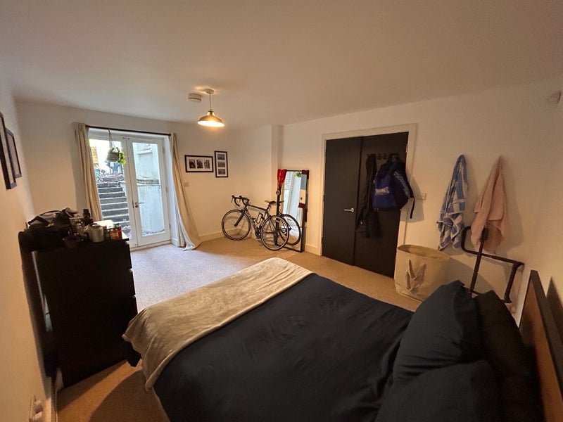 Room Alkham Road in Greater London