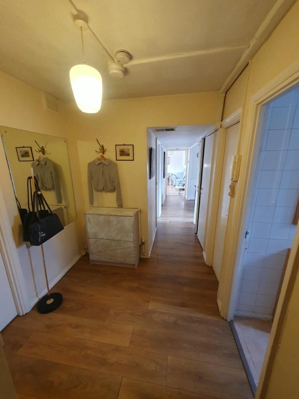Room Gales Gardens in Greater London