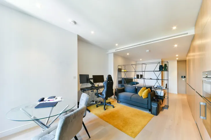 Flat Park Drive in Greater London
