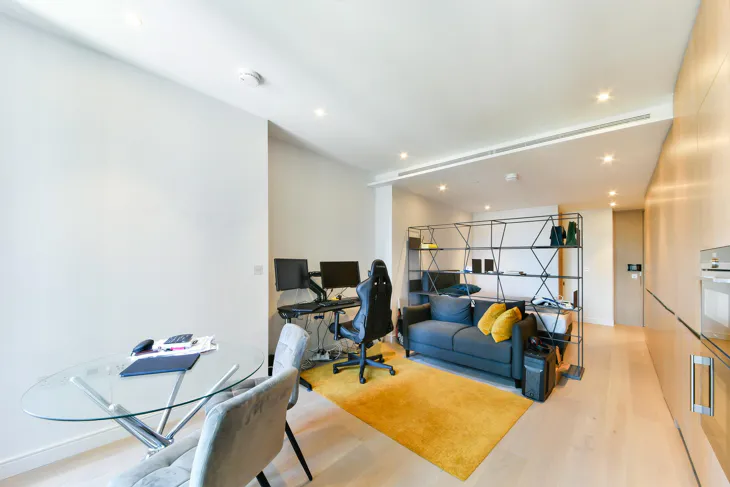 Flat Park Drive in Greater London