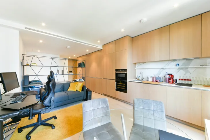 Flat Park Drive in Greater London