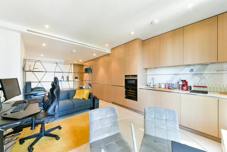 Flat Park Drive in Greater London