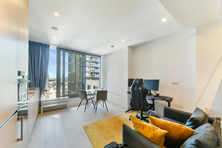 Flat Park Drive in Greater London
