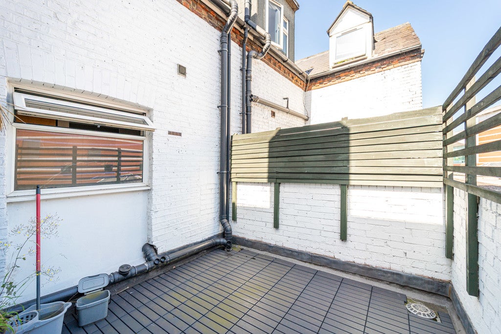 Flat Canfield Place in Greater London