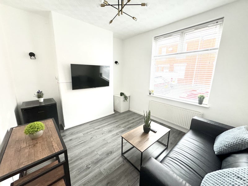 Room Brockley Avenue in Manchester
