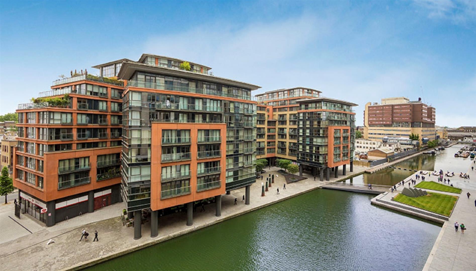 Flat Merchant Square in London