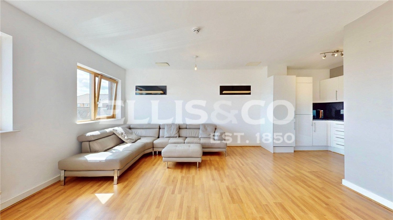 Flat Ruislip Road East in Greater London