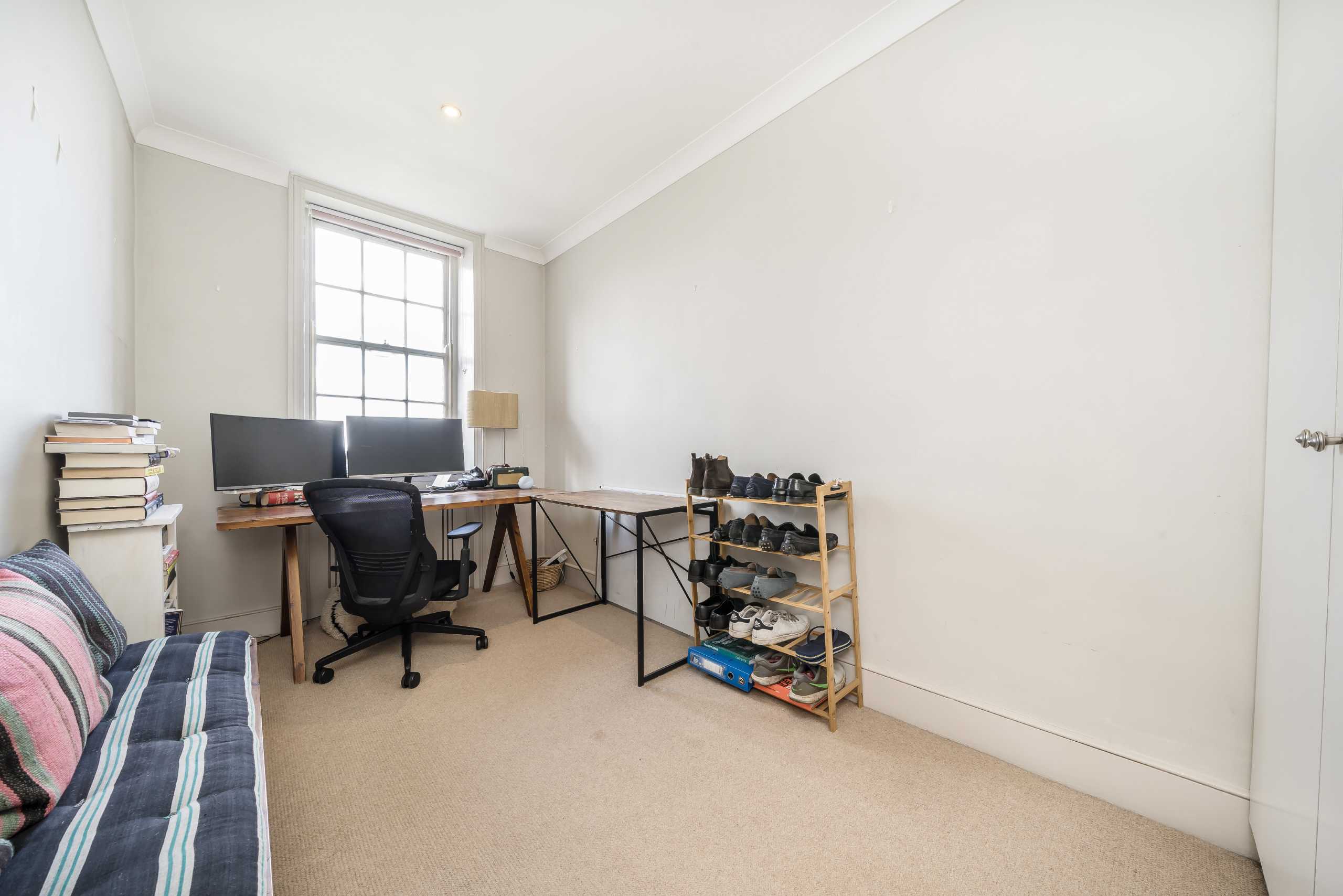 Flat Holland Park Avenue in Greater London