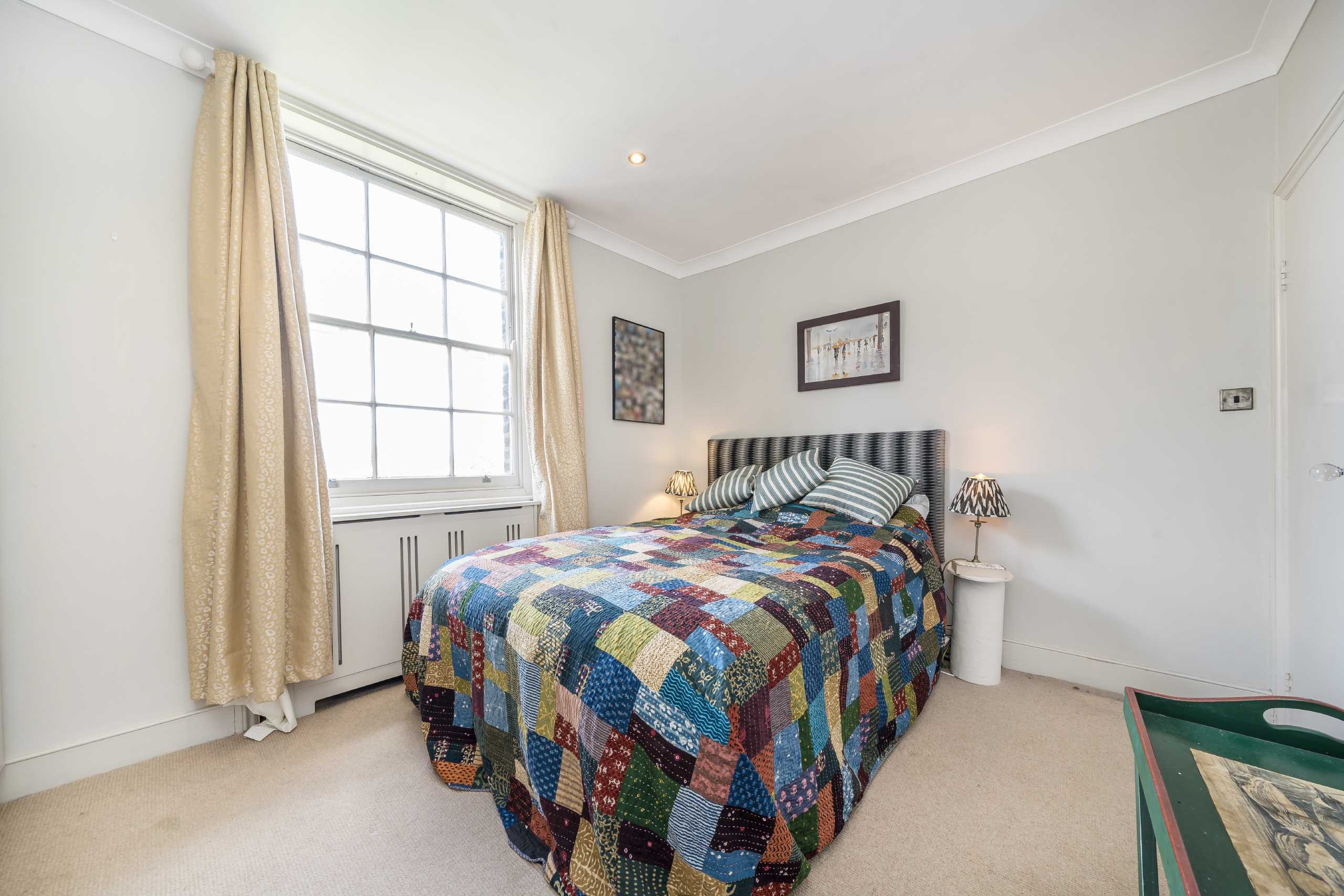 Flat Holland Park Avenue in Greater London