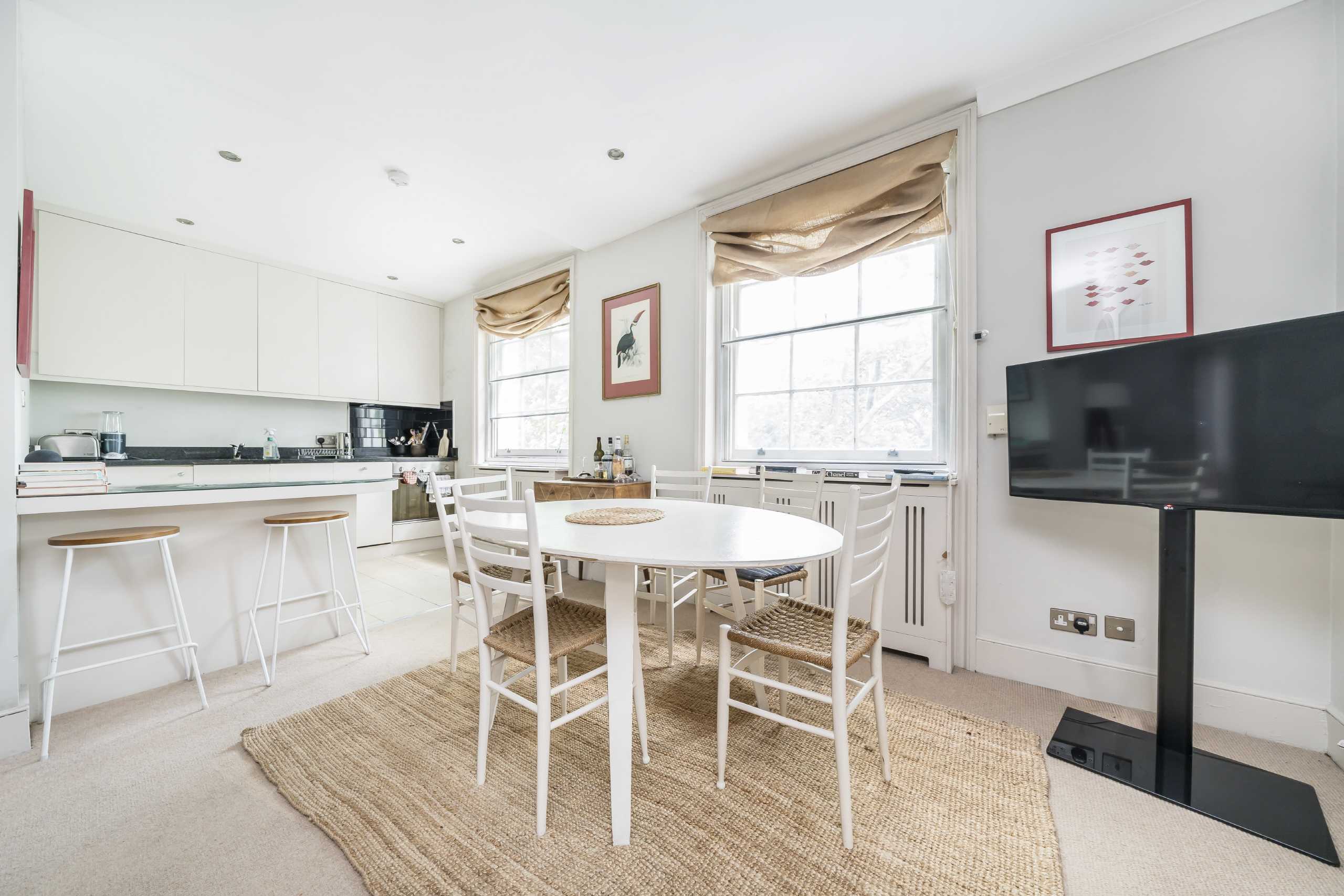 Flat Holland Park Avenue in Greater London
