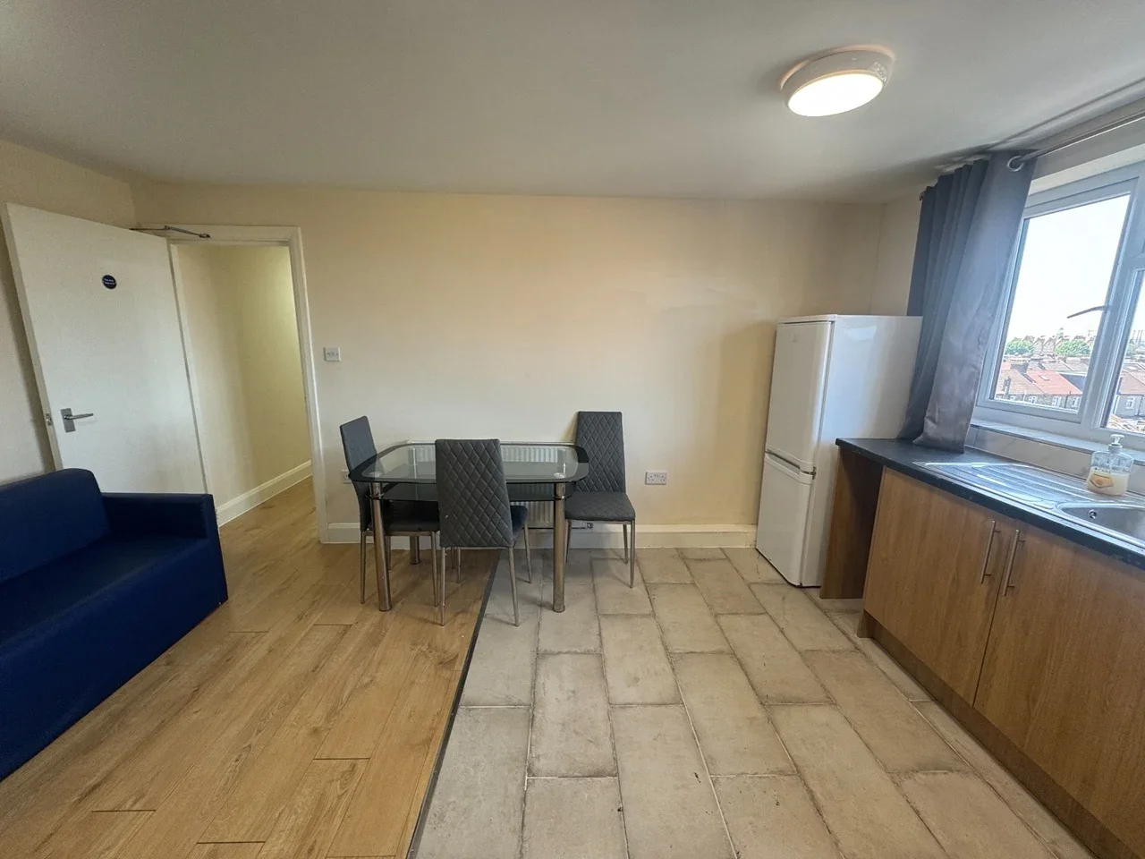 Flat Ilford Lane in Greater London