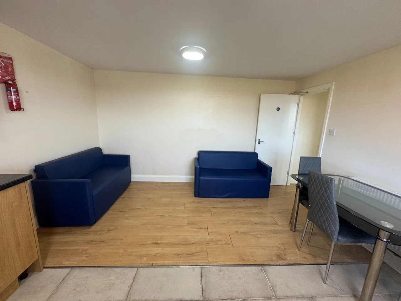 Flat Ilford Lane in Greater London