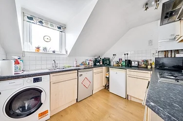 Flat Balham High Road in Greater London