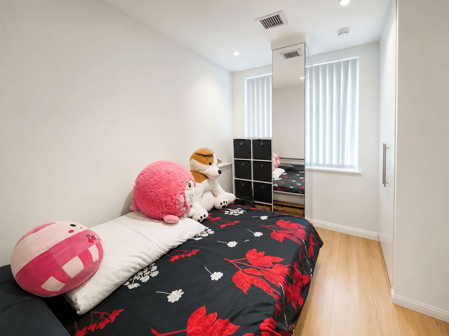 Flat Lyon Road in Greater London