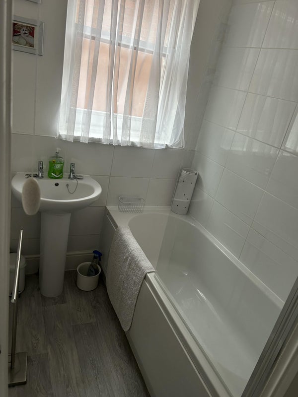 Room Alexandra Road in Poole