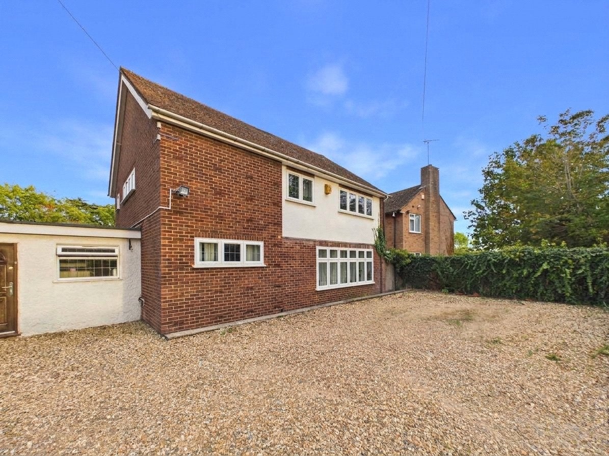 House Cintra Avenue in Reading