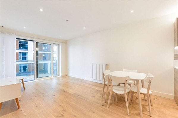 Flat Duke of Wellington Avenue in Greater London