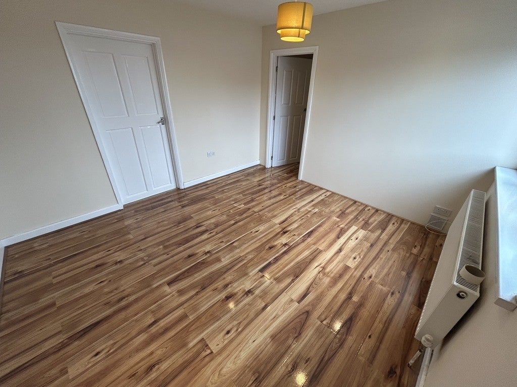 Flat New Road in Greater London