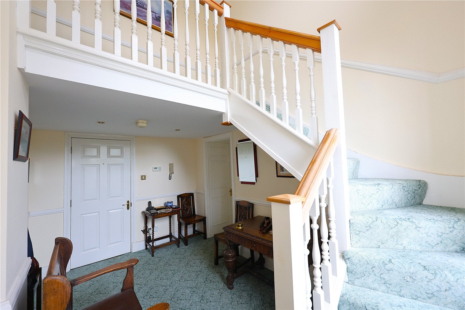 Flat Upper Hall Close in Ledbury