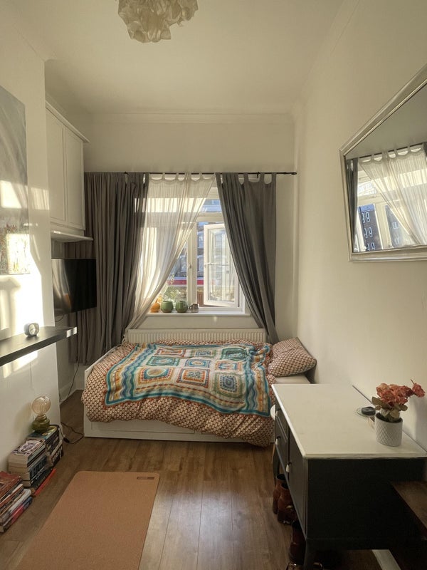 Room Edgware Road in City of Westminster