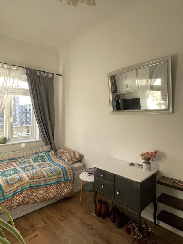 Room Edgware Road in City of Westminster