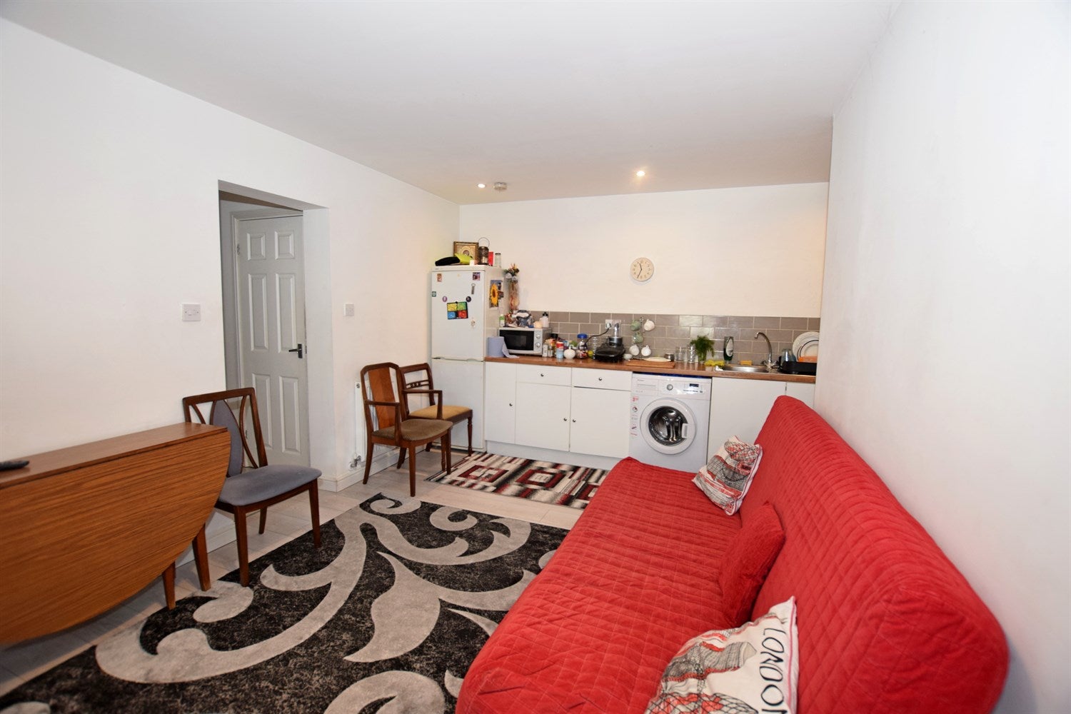 Flat Glamis Street in Arun