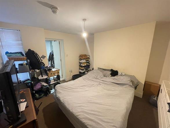 Flat Totteridge Road in High Wycombe