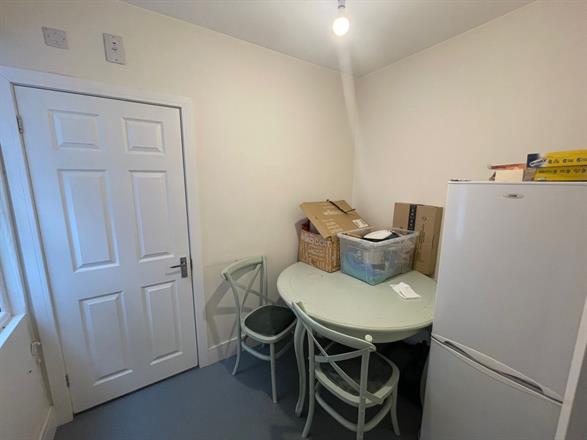 Flat Totteridge Road in High Wycombe