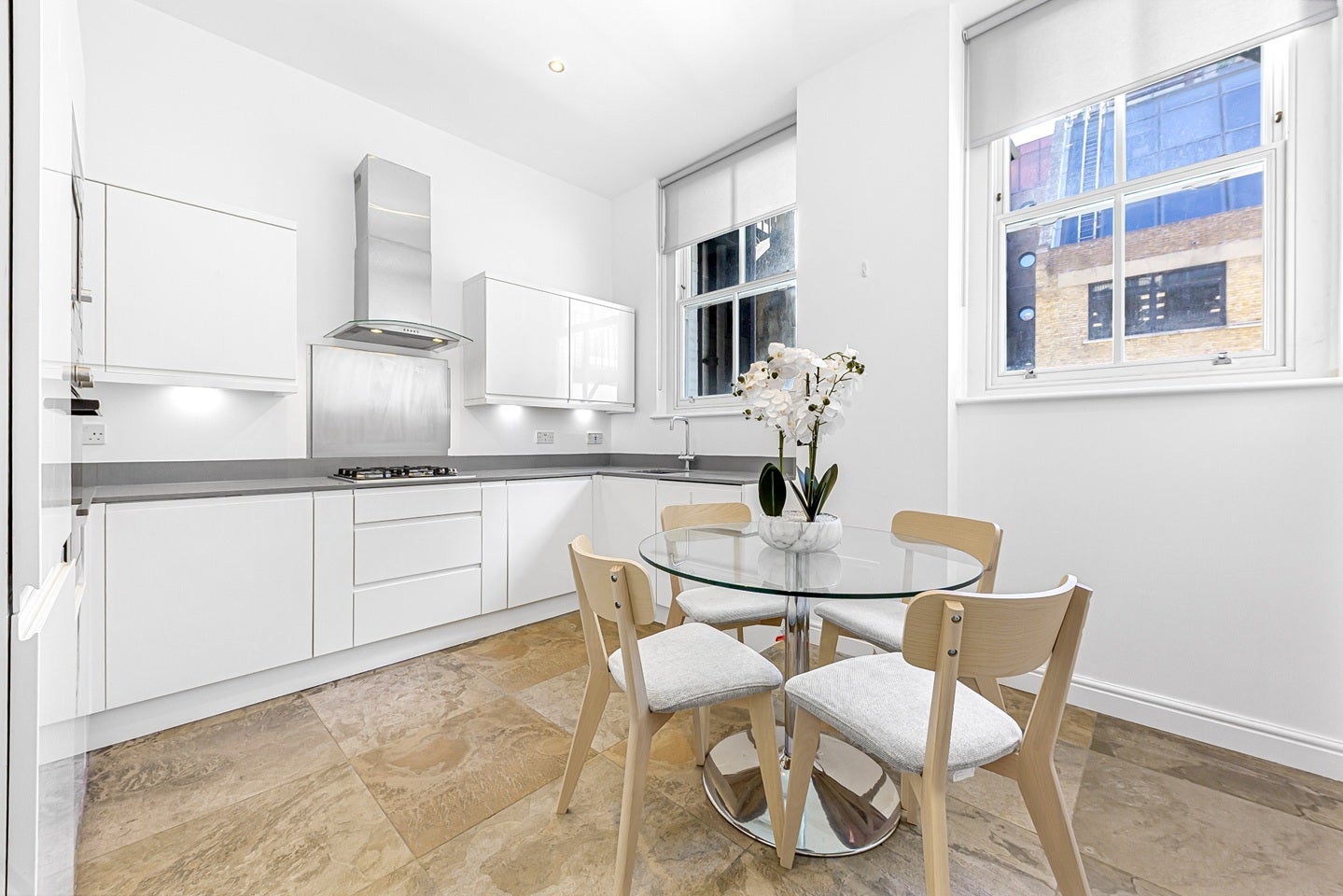 Flat Montagu Mansions in City of Westminster