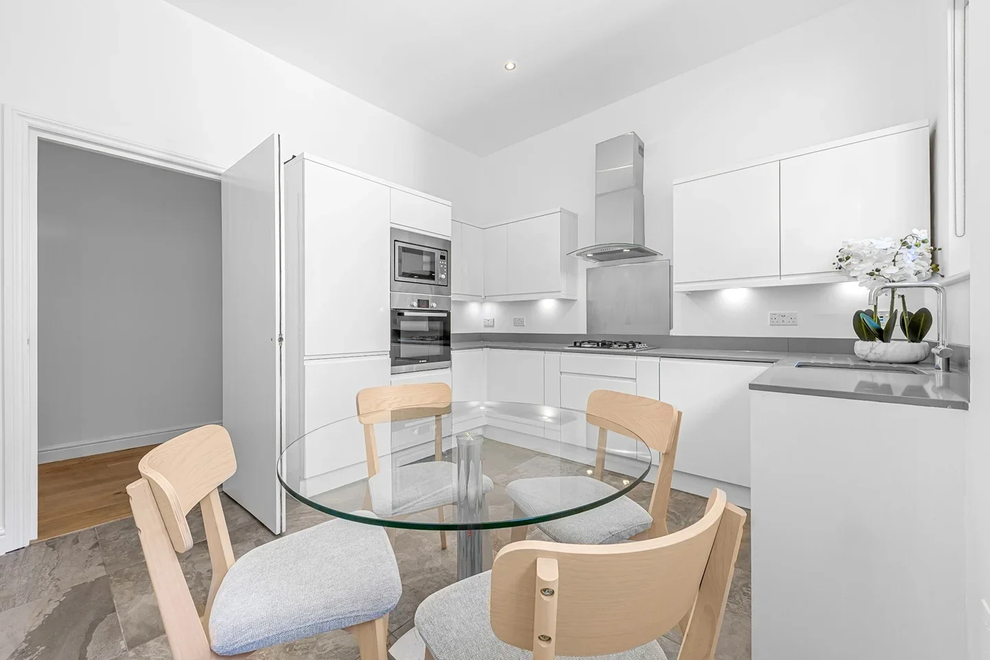 Flat Montagu Mansions in City of Westminster