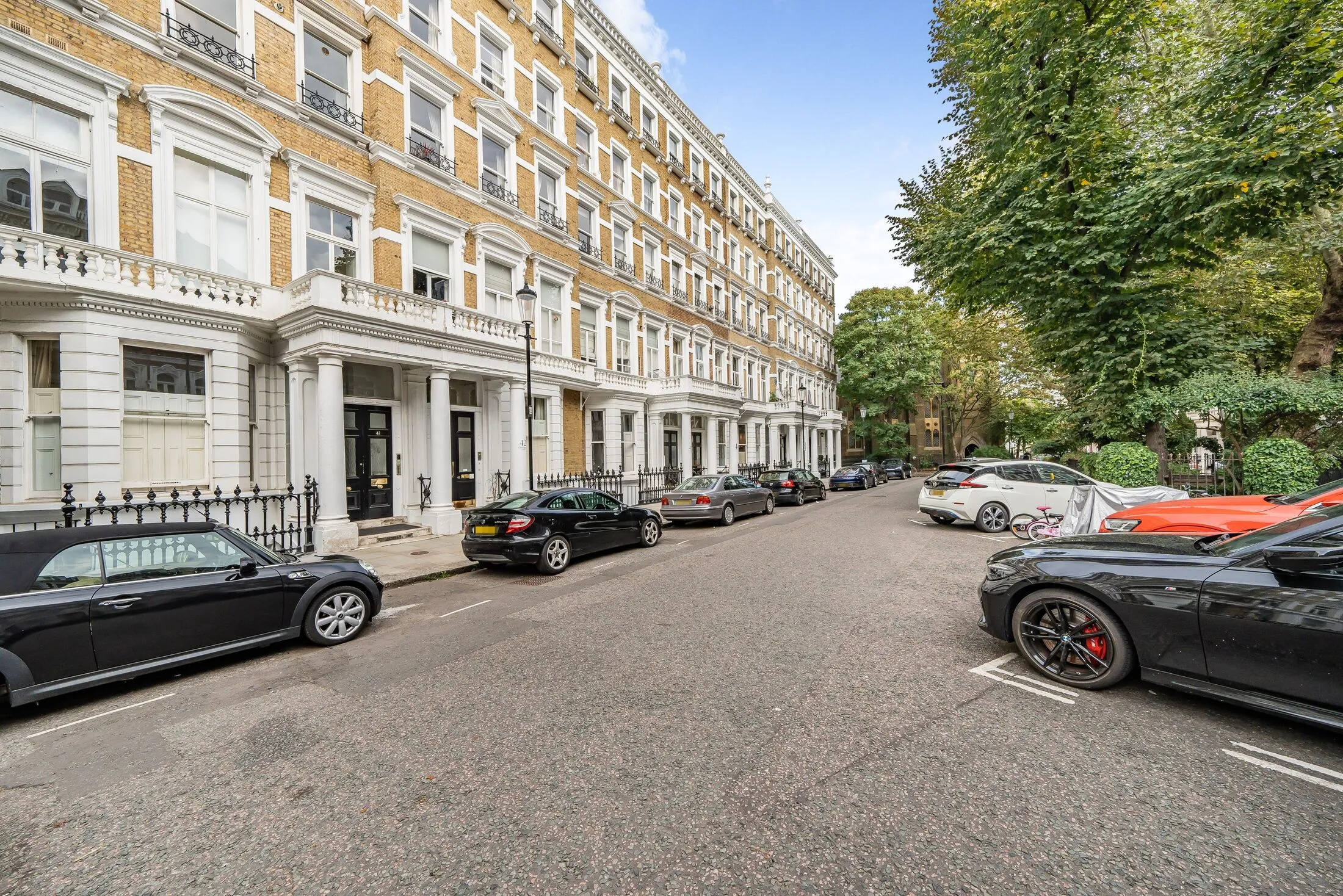 Flat Emperor's Gate in Greater London