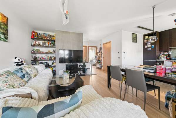 Flat Wheat Sheaf Close in Greater London