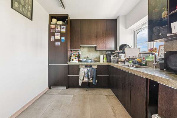 Flat Wheat Sheaf Close in Greater London