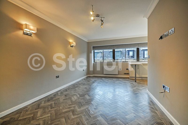 Flat Brownlow Mews in Greater London