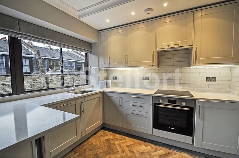 Flat Brownlow Mews in Greater London