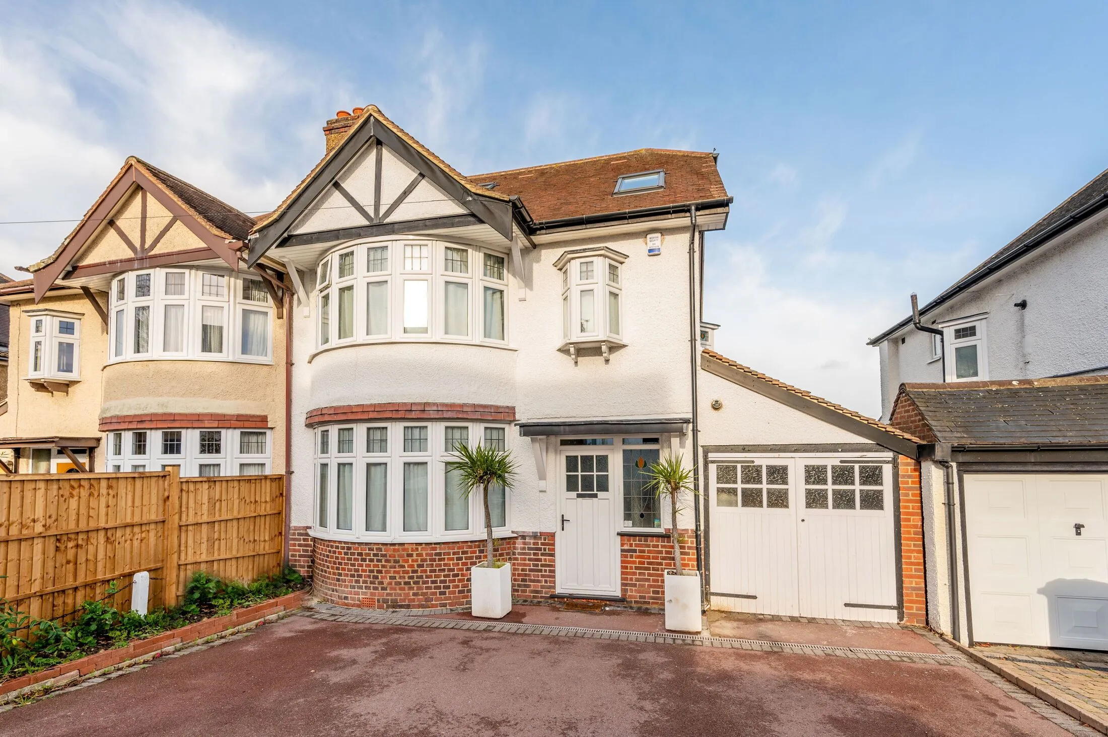 House Sandy Way in Greater London