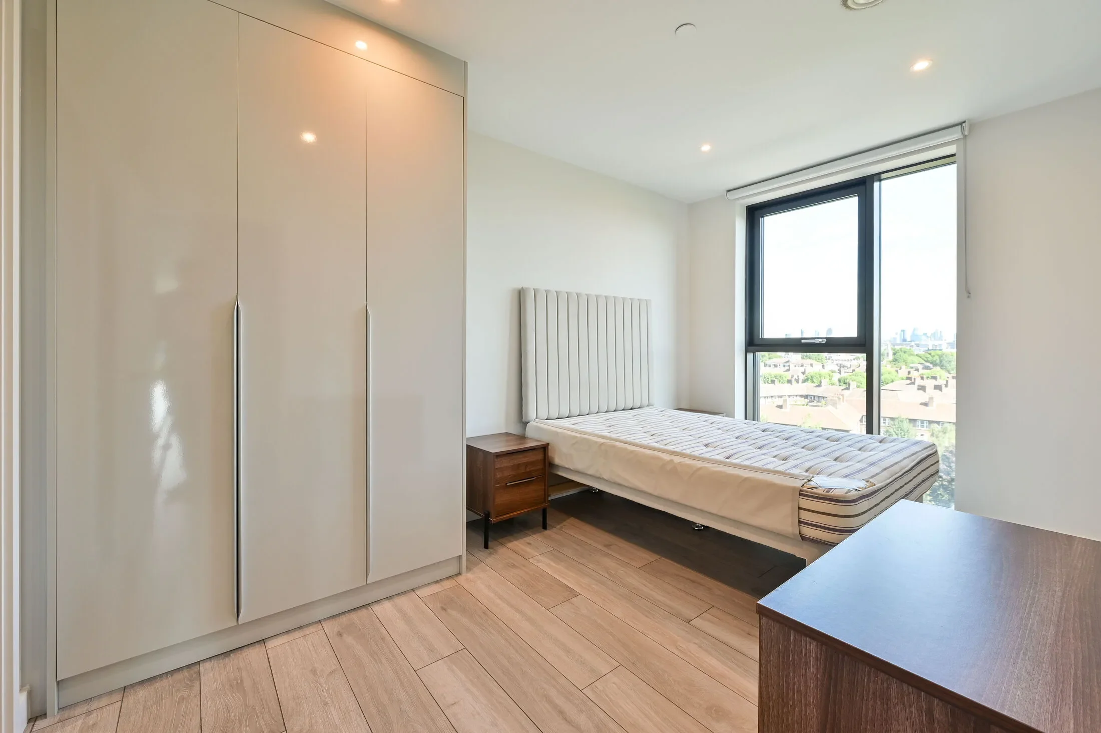Flat New Lion Way in Greater London