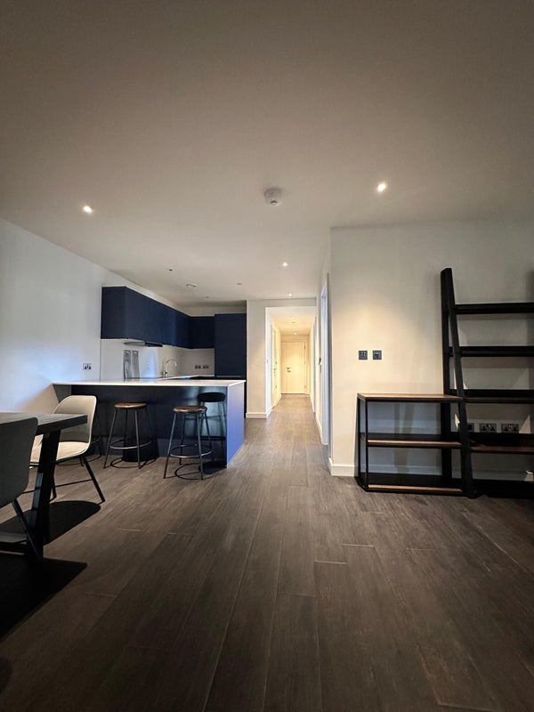 Room Weaver Walk in Greater London